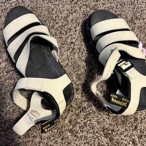 Doc marten Off white sandals, size 6. Fits for a size 7 normal shoe